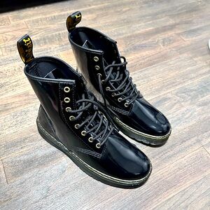 DR. MARTENS 1406 BLACK PATENT LEATHER LACE UP PASCAL BOOT